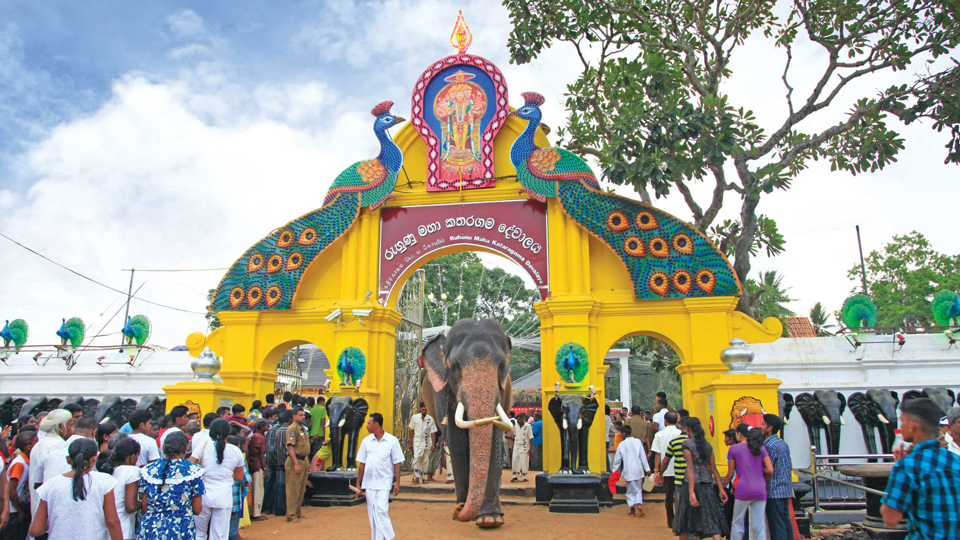 Katharagama-maha-devalaya-10