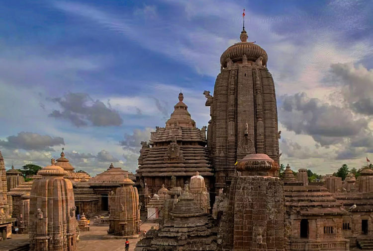 Lingaraja Temple in Bhubaneswar, a historic Lord Shiva temple in Odisha.